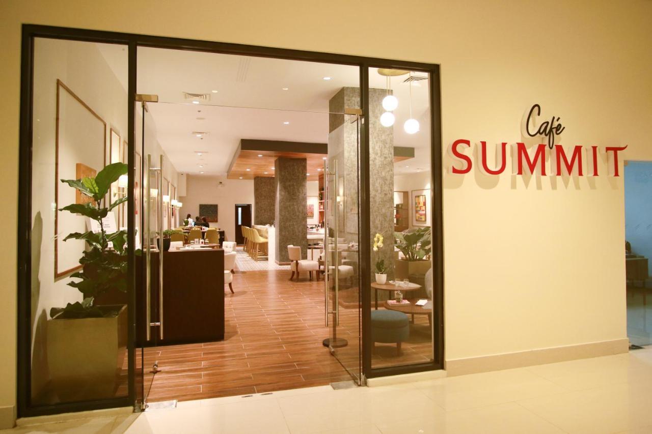 Summit Hotel Naga Екстериор снимка