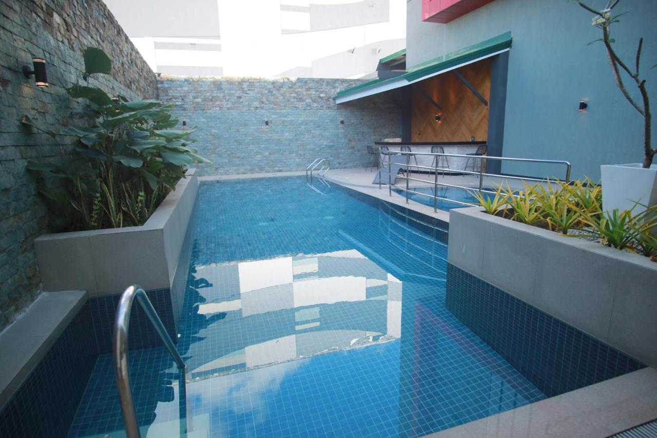 Summit Hotel Naga Екстериор снимка