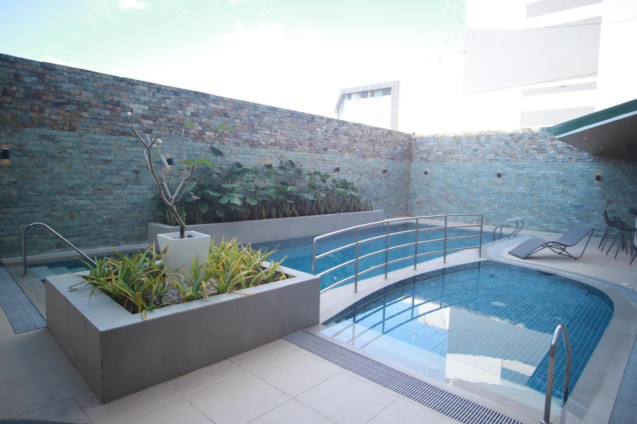Summit Hotel Naga Екстериор снимка