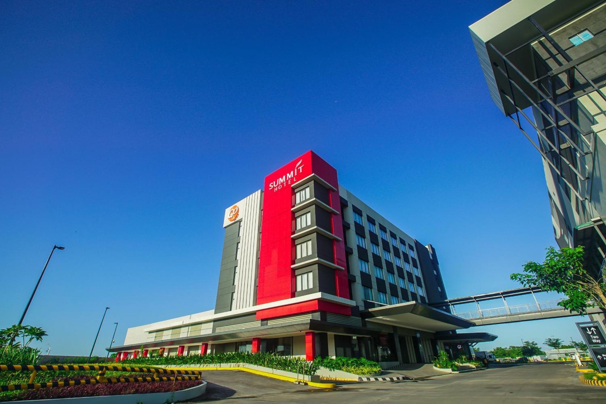 Summit Hotel Naga Екстериор снимка